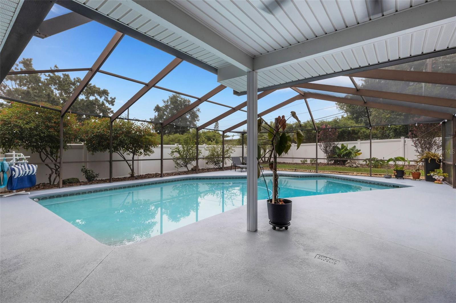 4614 VALLEY VIEW DR E