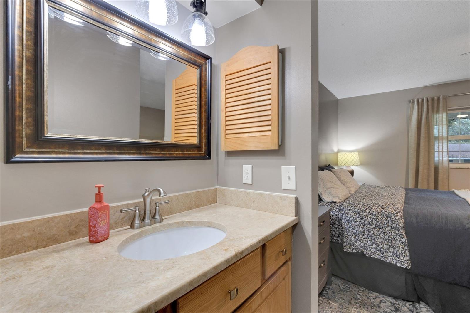 4614 VALLEY VIEW DR E