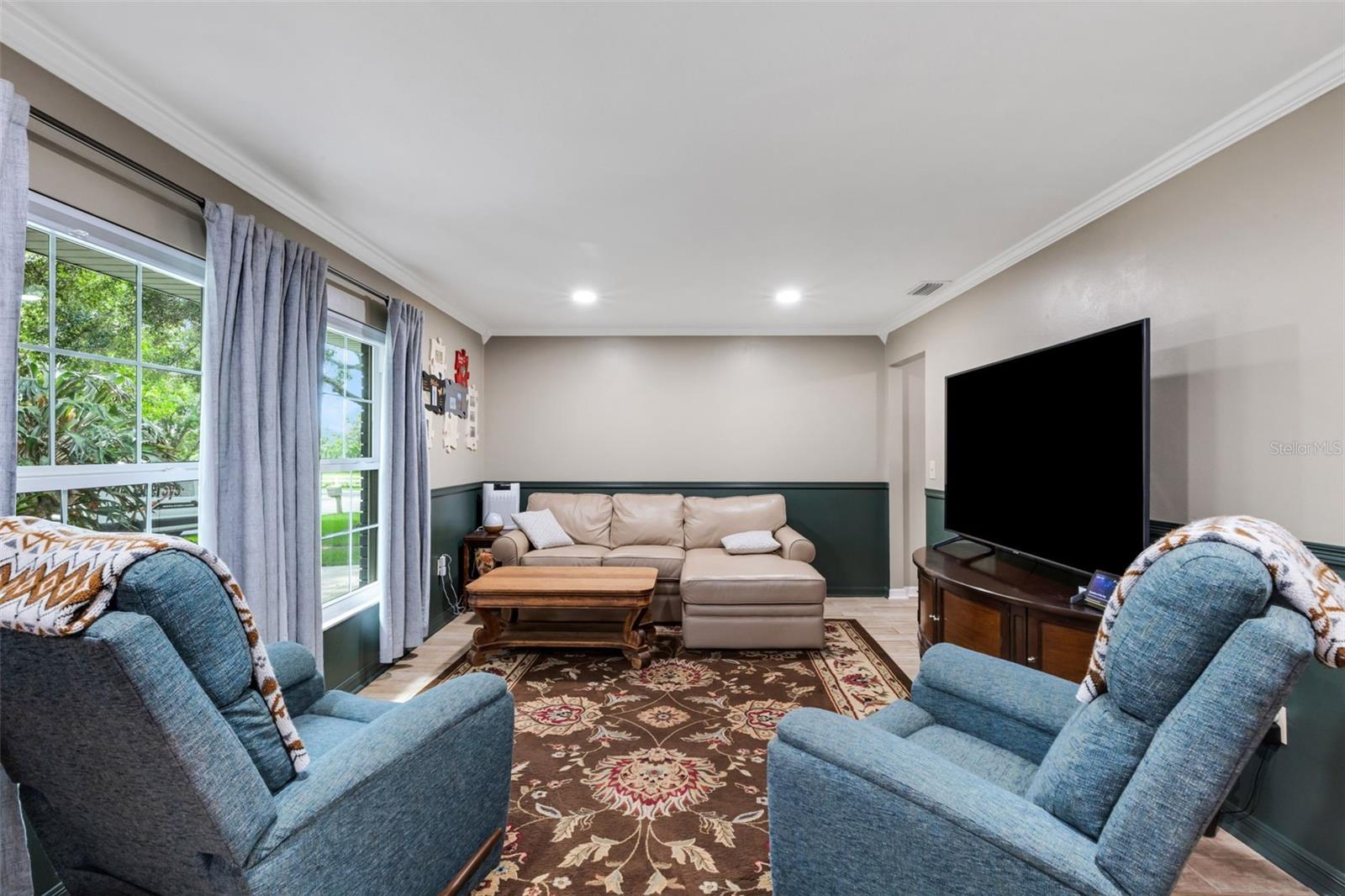 4614 VALLEY VIEW DR E