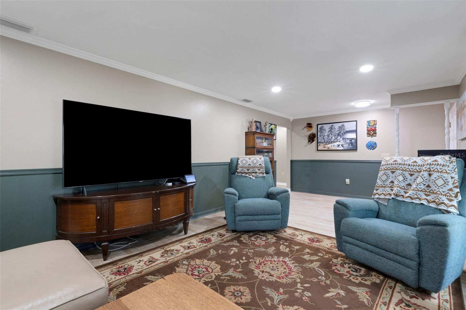 4614 VALLEY VIEW DR E