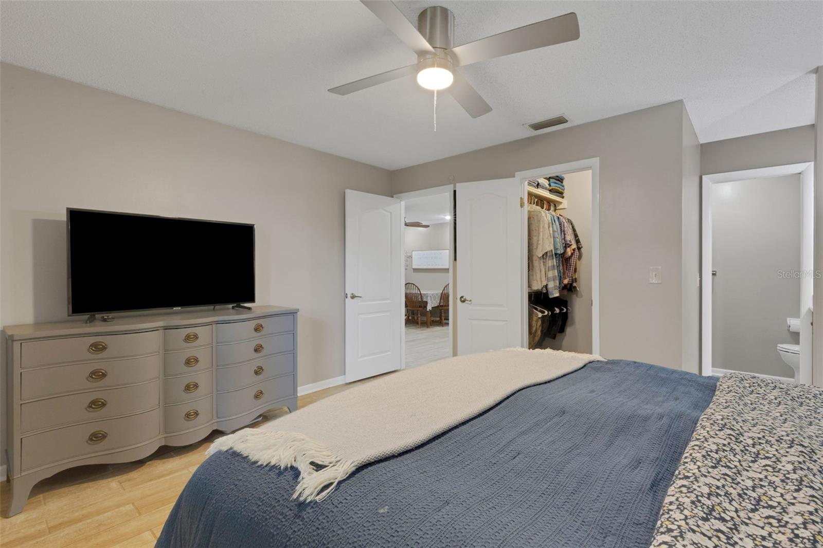 4614 VALLEY VIEW DR E