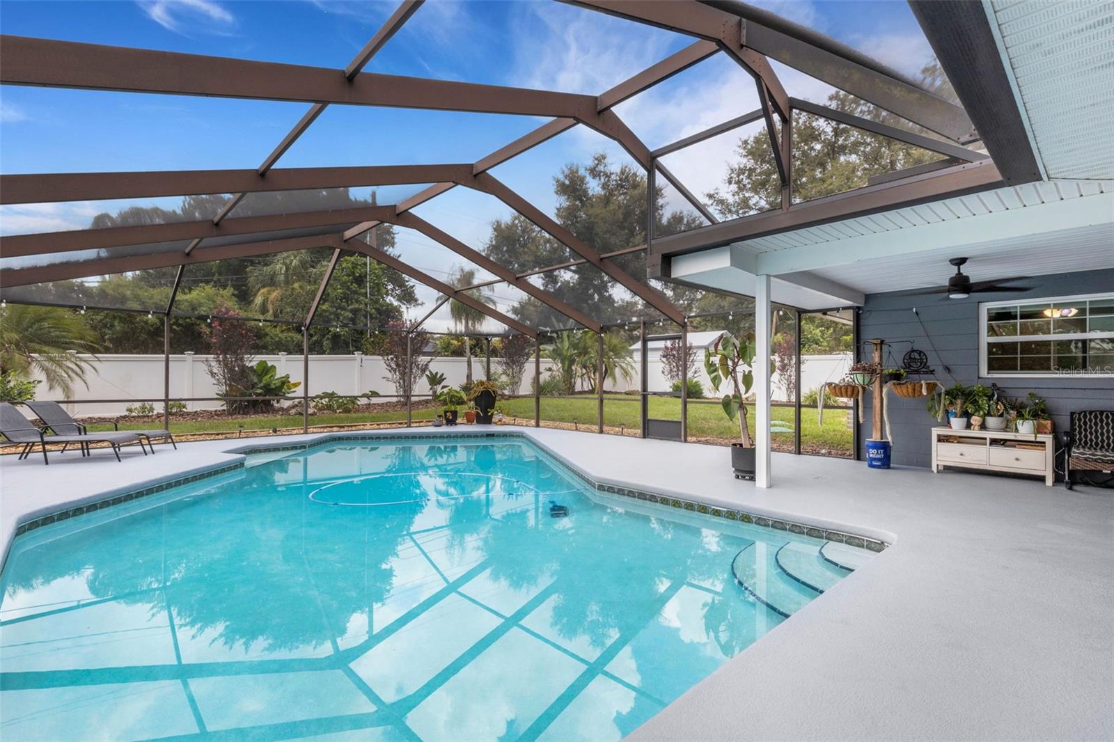 4614 VALLEY VIEW DR E