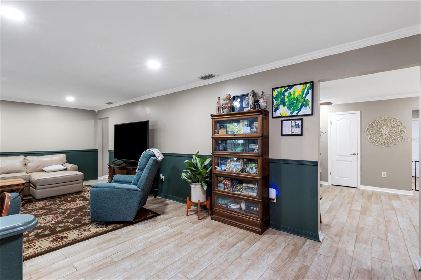 4614 VALLEY VIEW DR E