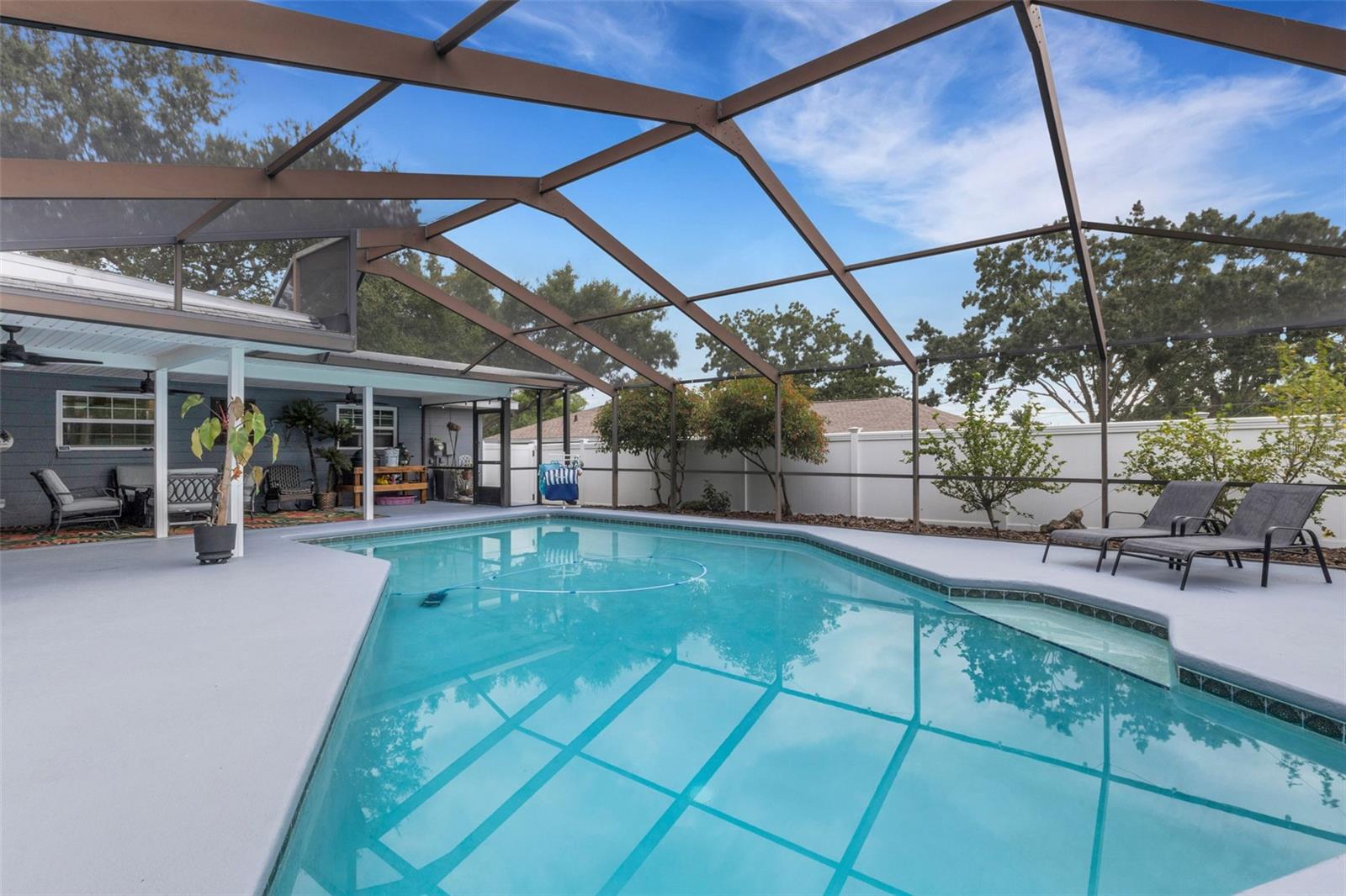 4614 VALLEY VIEW DR E