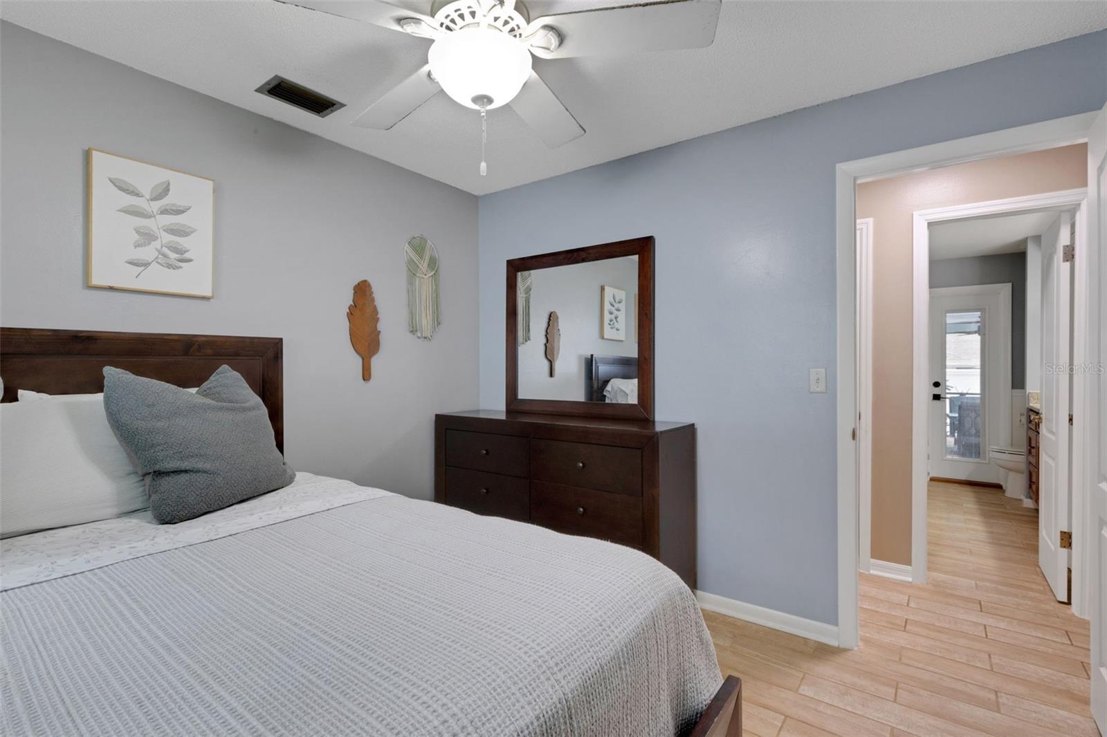 4614 VALLEY VIEW DR E