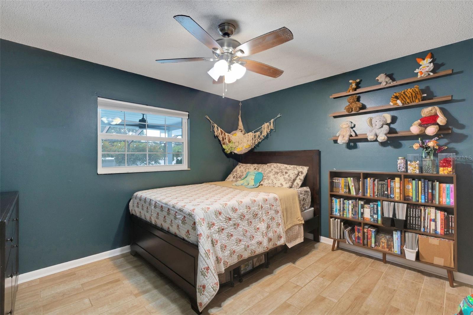 4614 VALLEY VIEW DR E