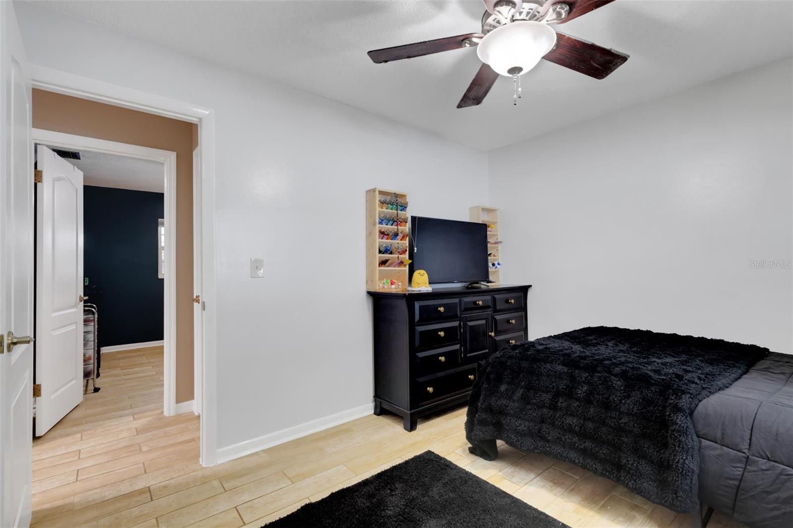 4614 VALLEY VIEW DR E