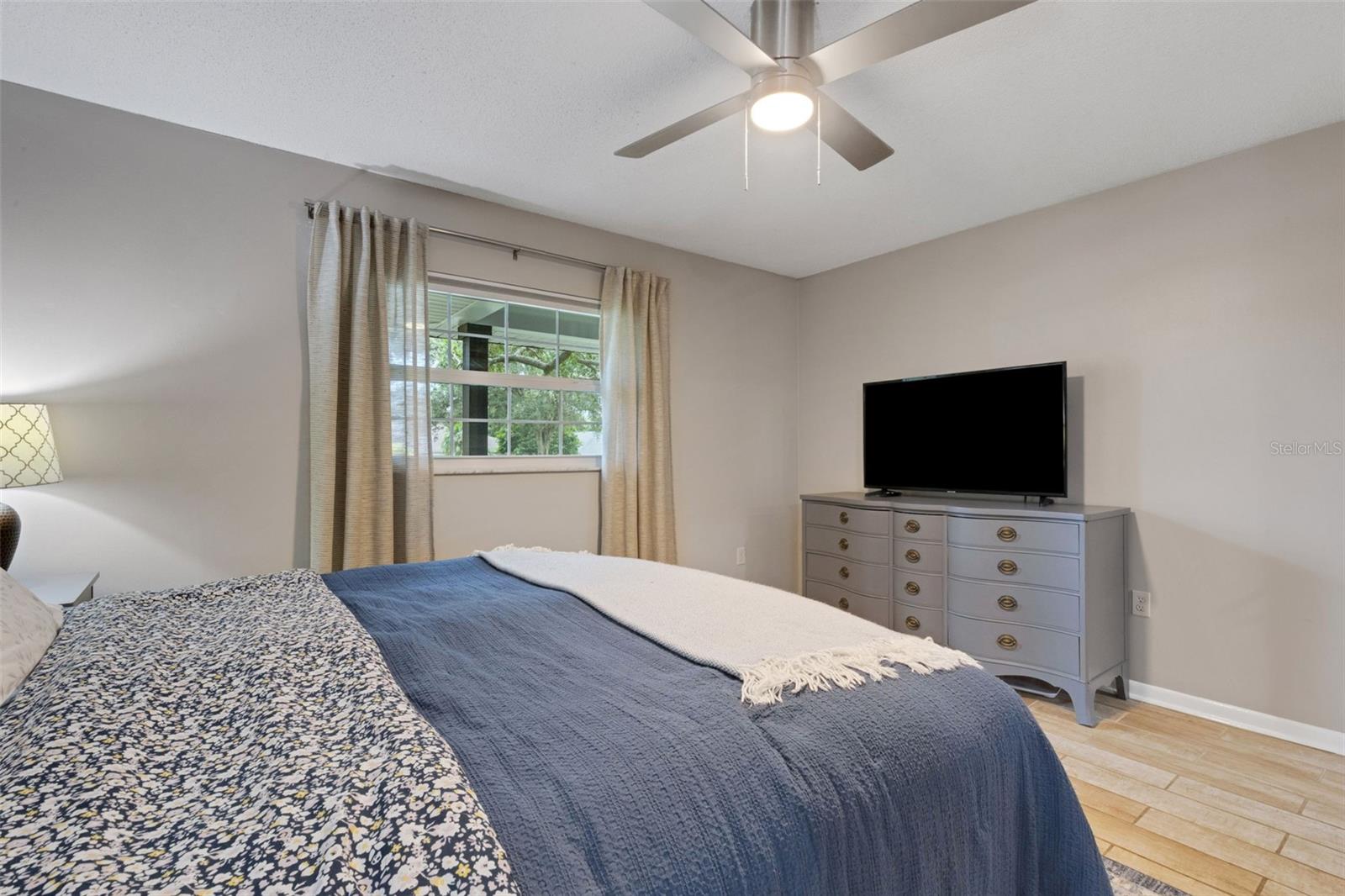 4614 VALLEY VIEW DR E