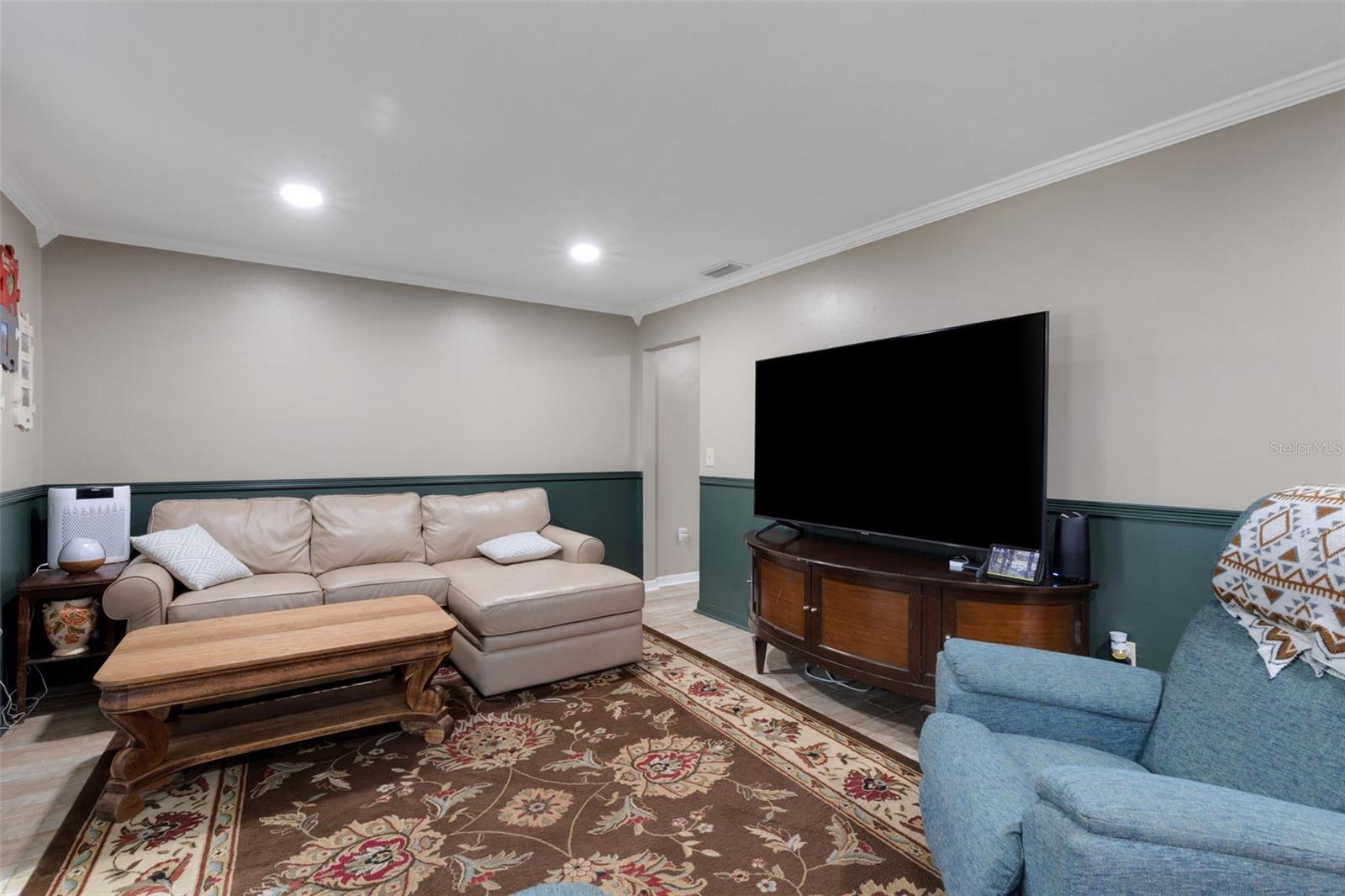 4614 VALLEY VIEW DR E