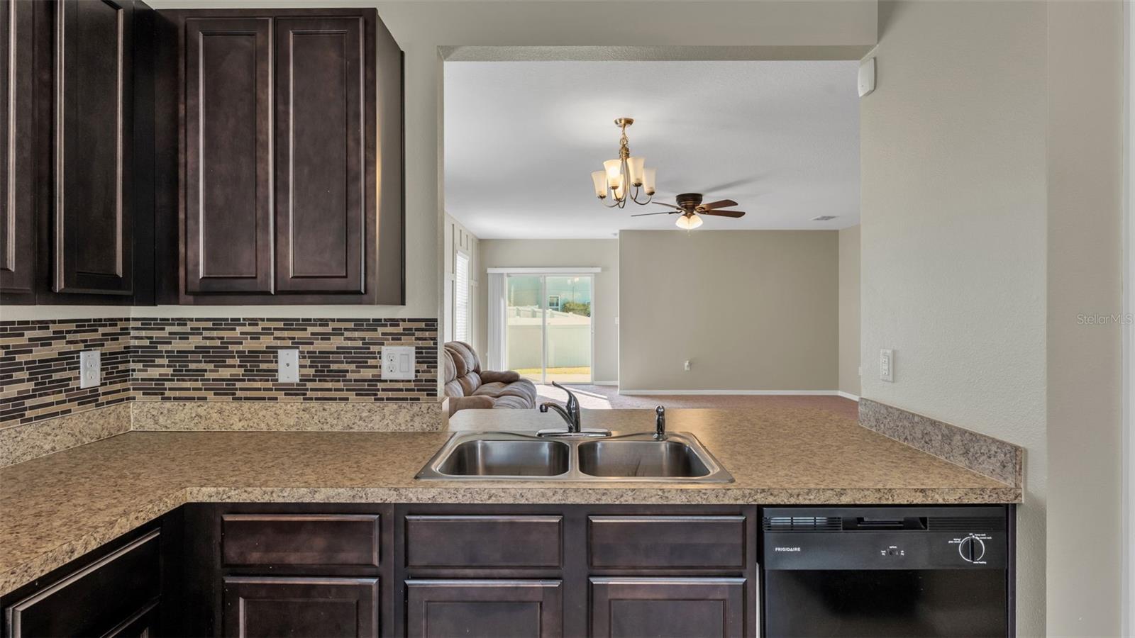 2162 BLUE HIGHLANDS DR