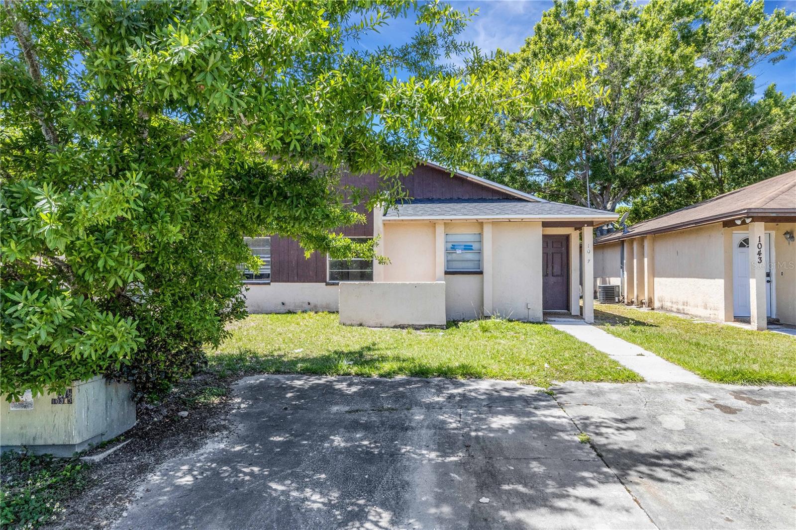 1047 / 1049 CAPTIVA PT