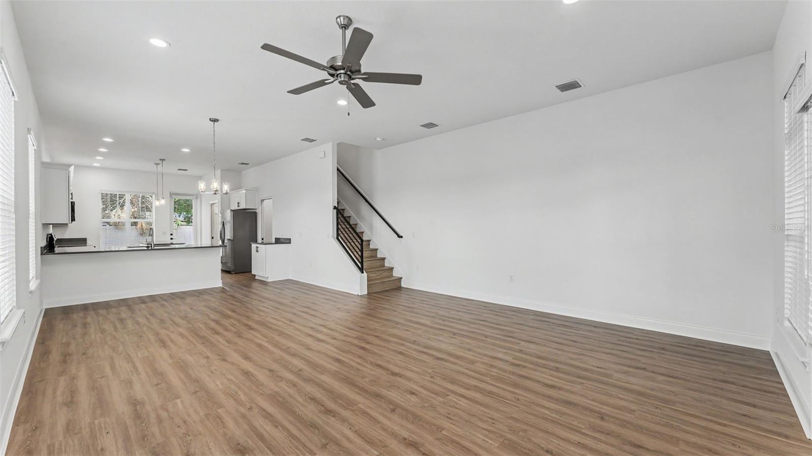 1031 E LIME ST