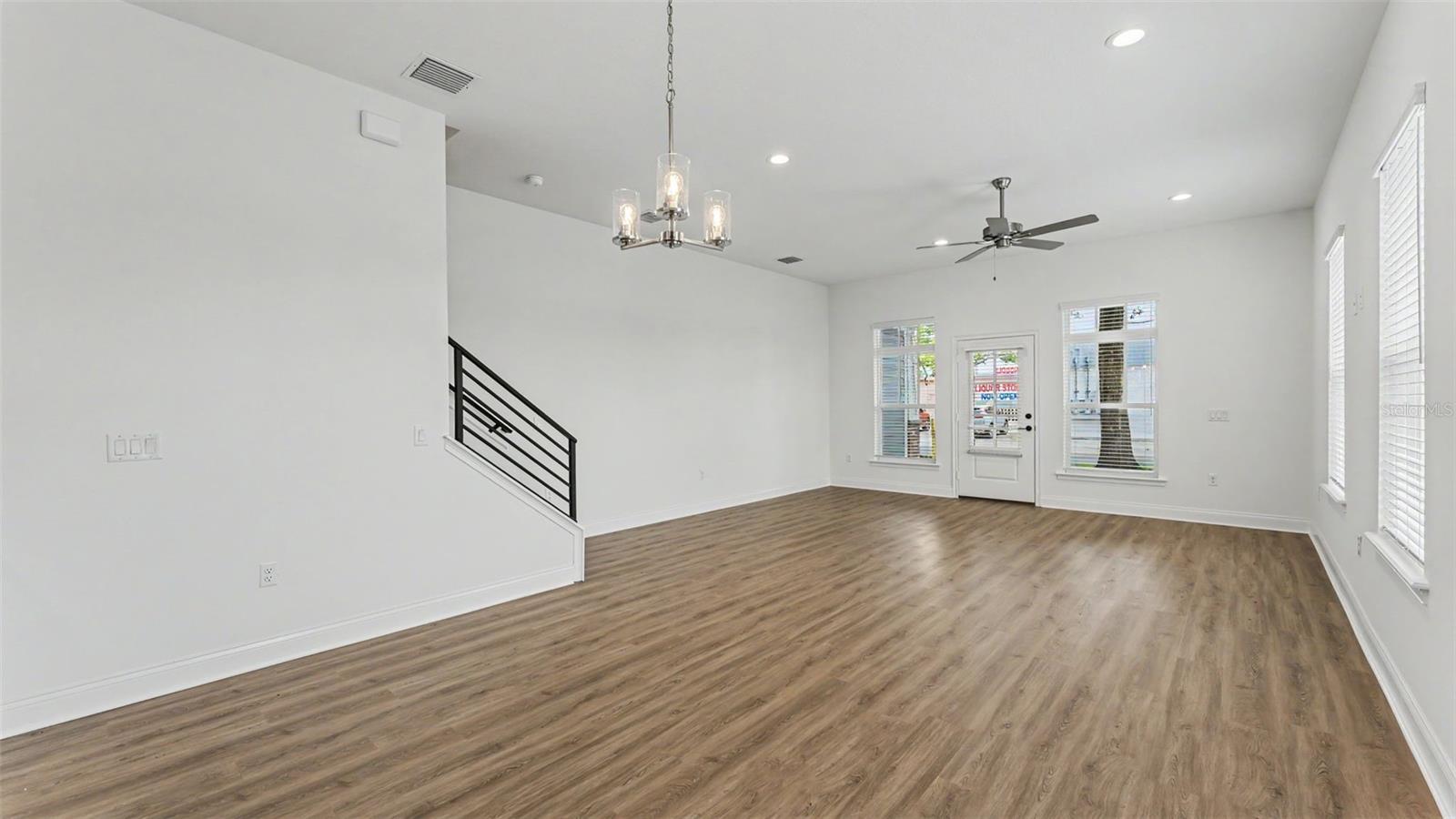 1031 E LIME ST