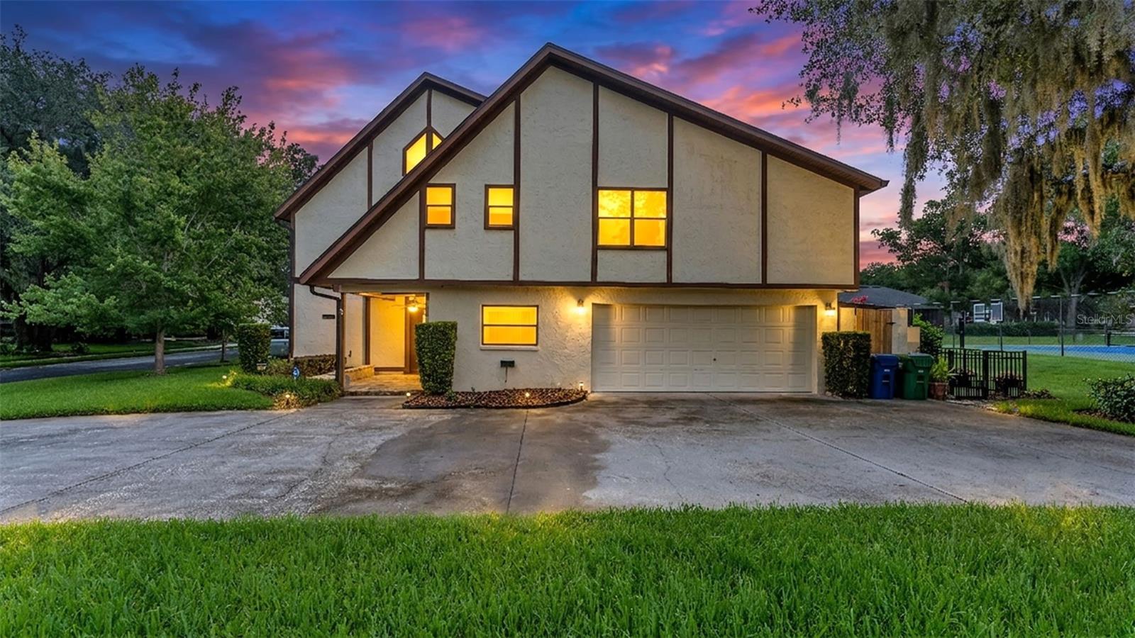 633 VICTORIA SQUARE LN