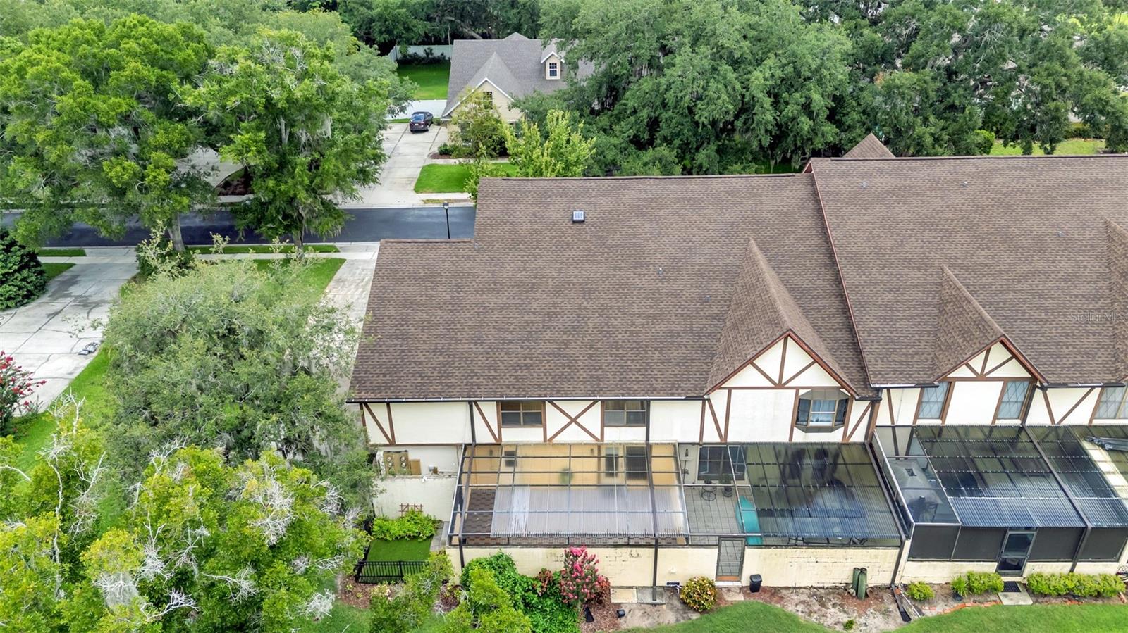 633 VICTORIA SQUARE LN