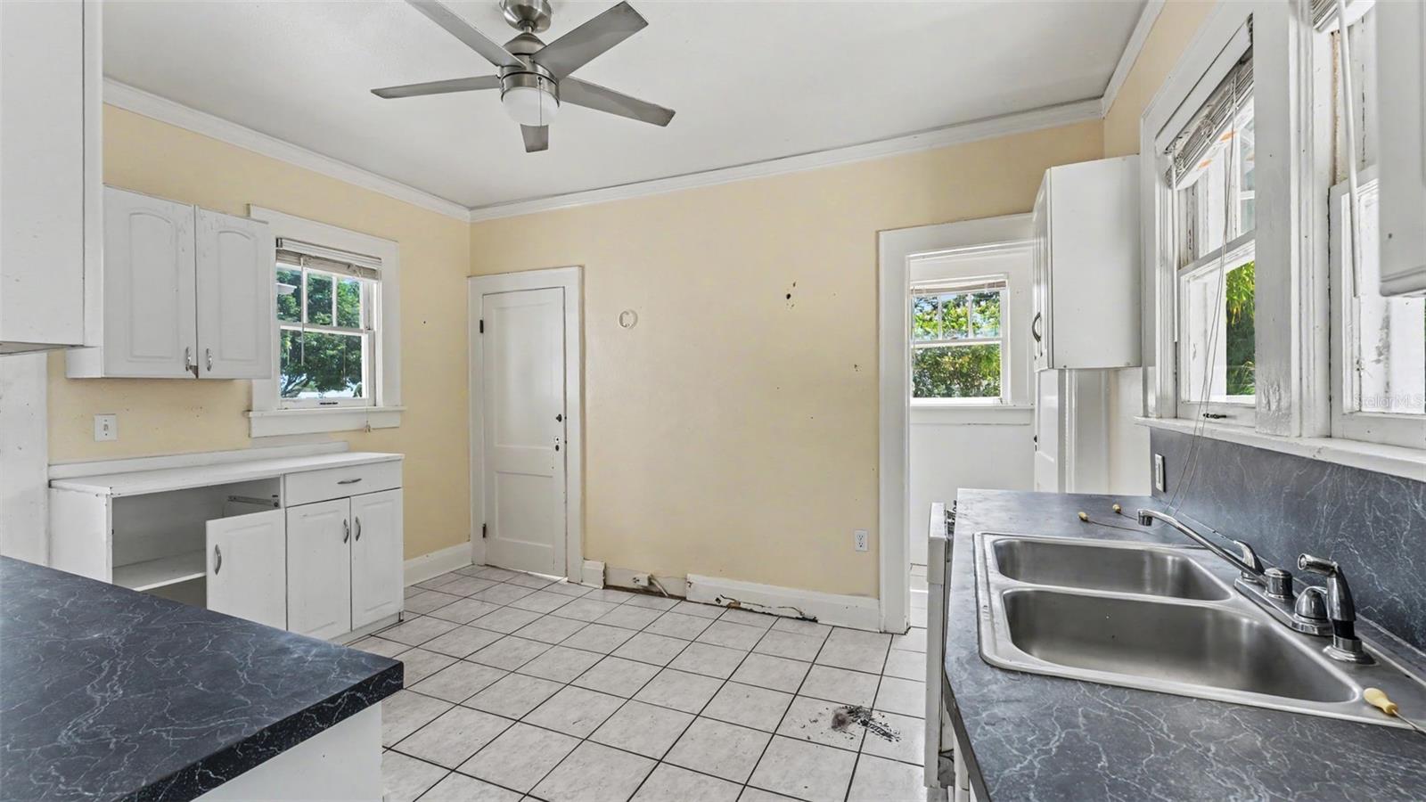 2406 FAIRMOUNT AVE