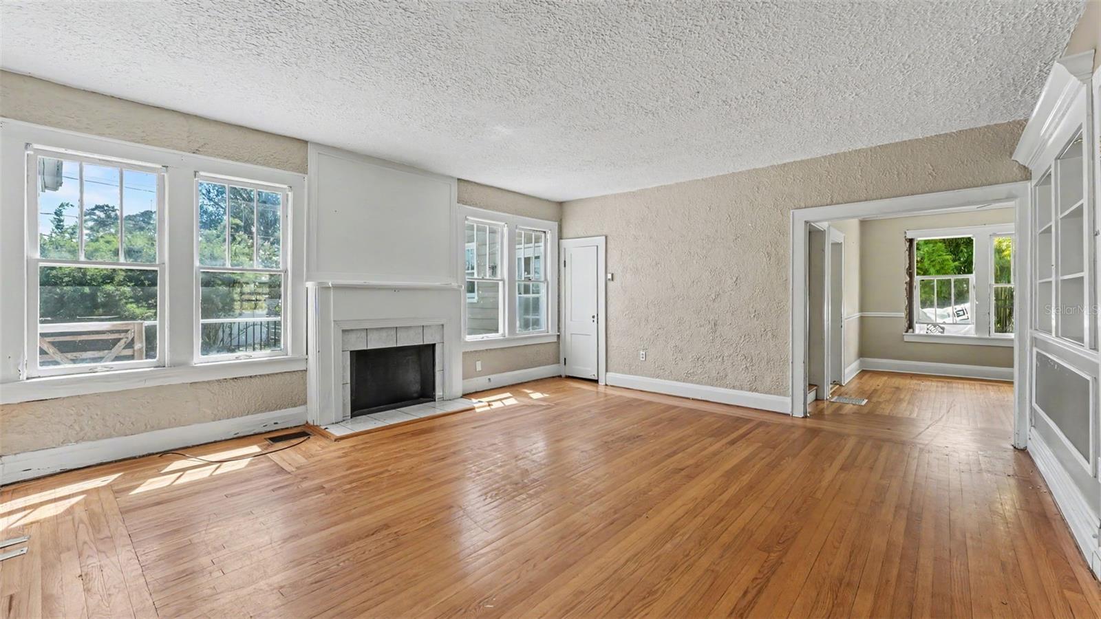 2406 FAIRMOUNT AVE