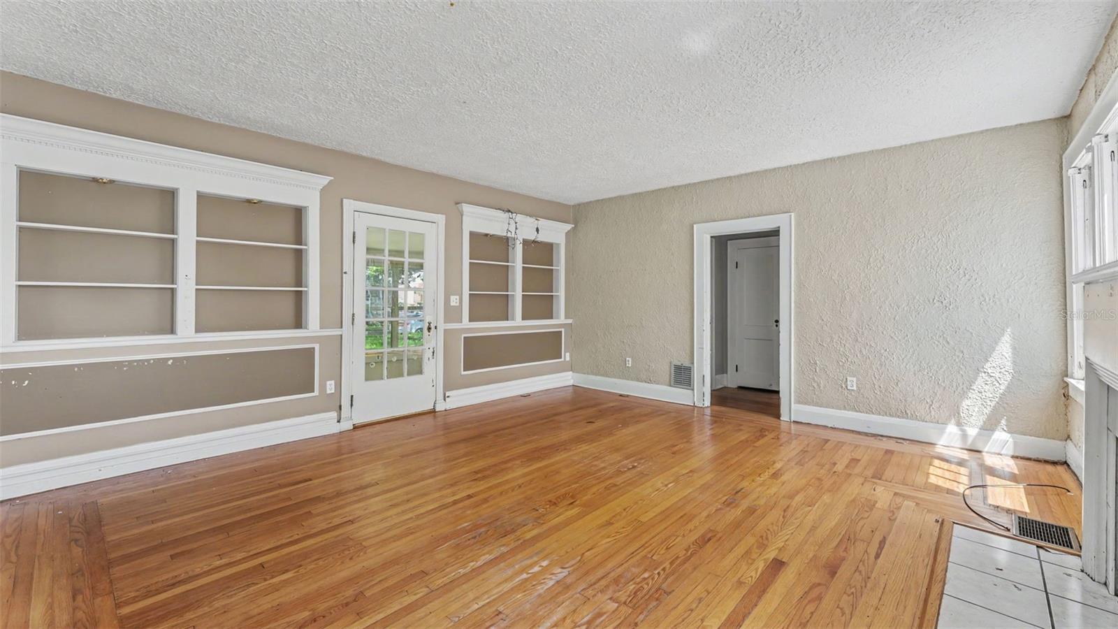 2406 FAIRMOUNT AVE