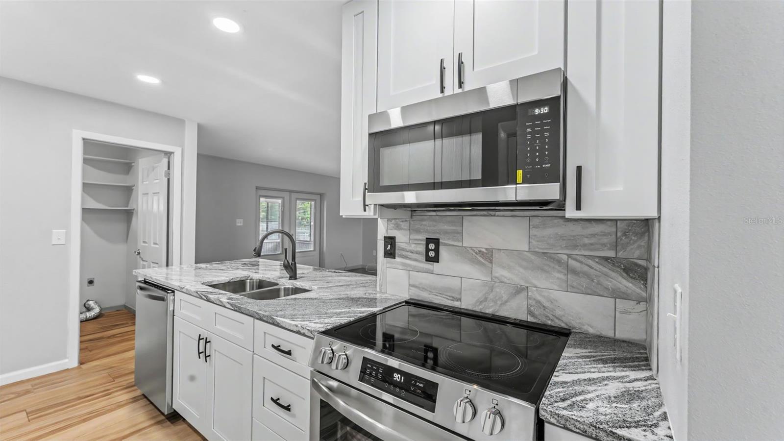 1930 HIGH GLEN CT S