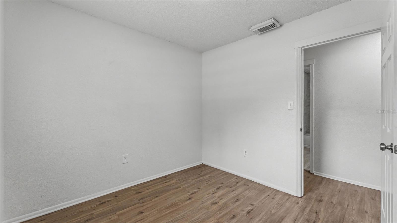 5039 LAYTON LN