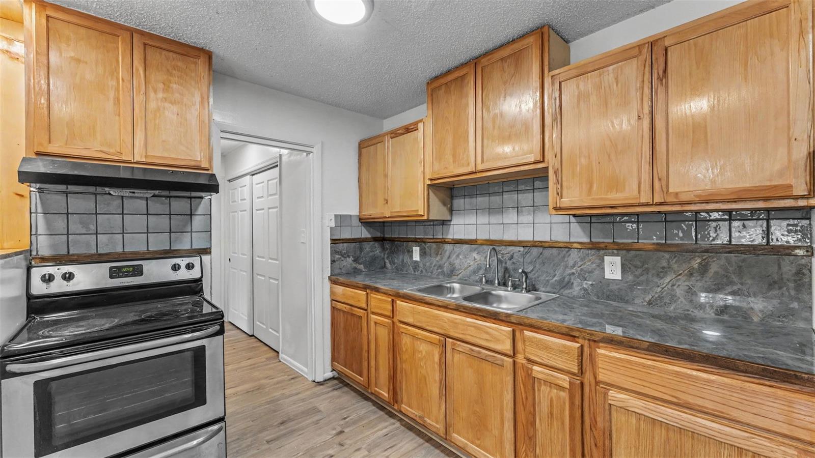 5039 LAYTON LN