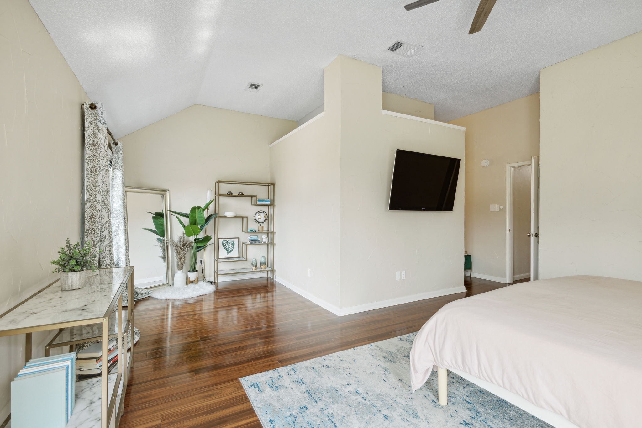 1101 Holly Drive