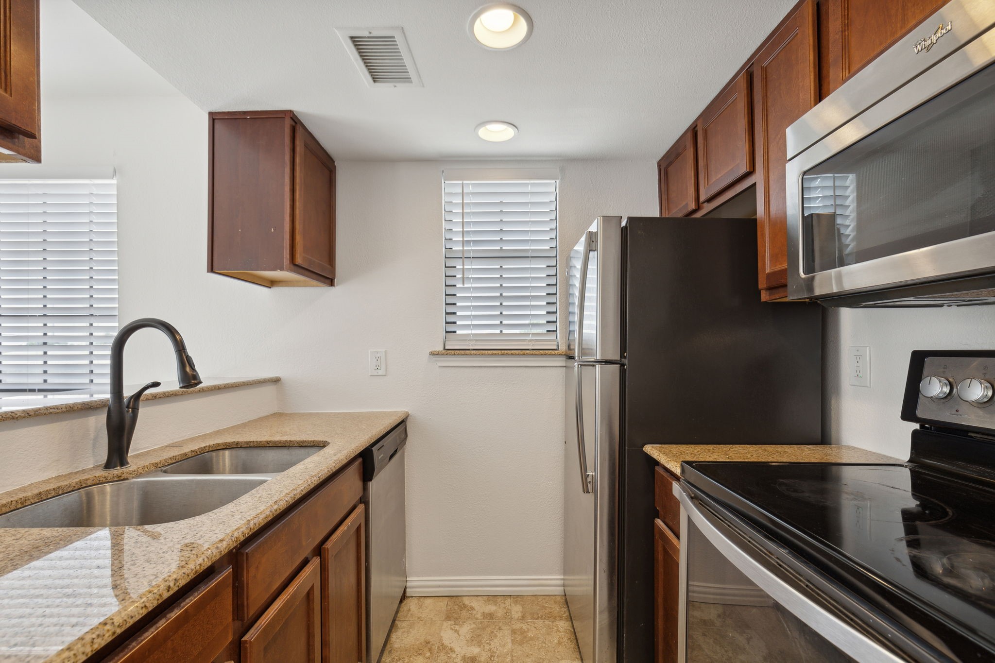 7621 Mccallum Boulevard 215