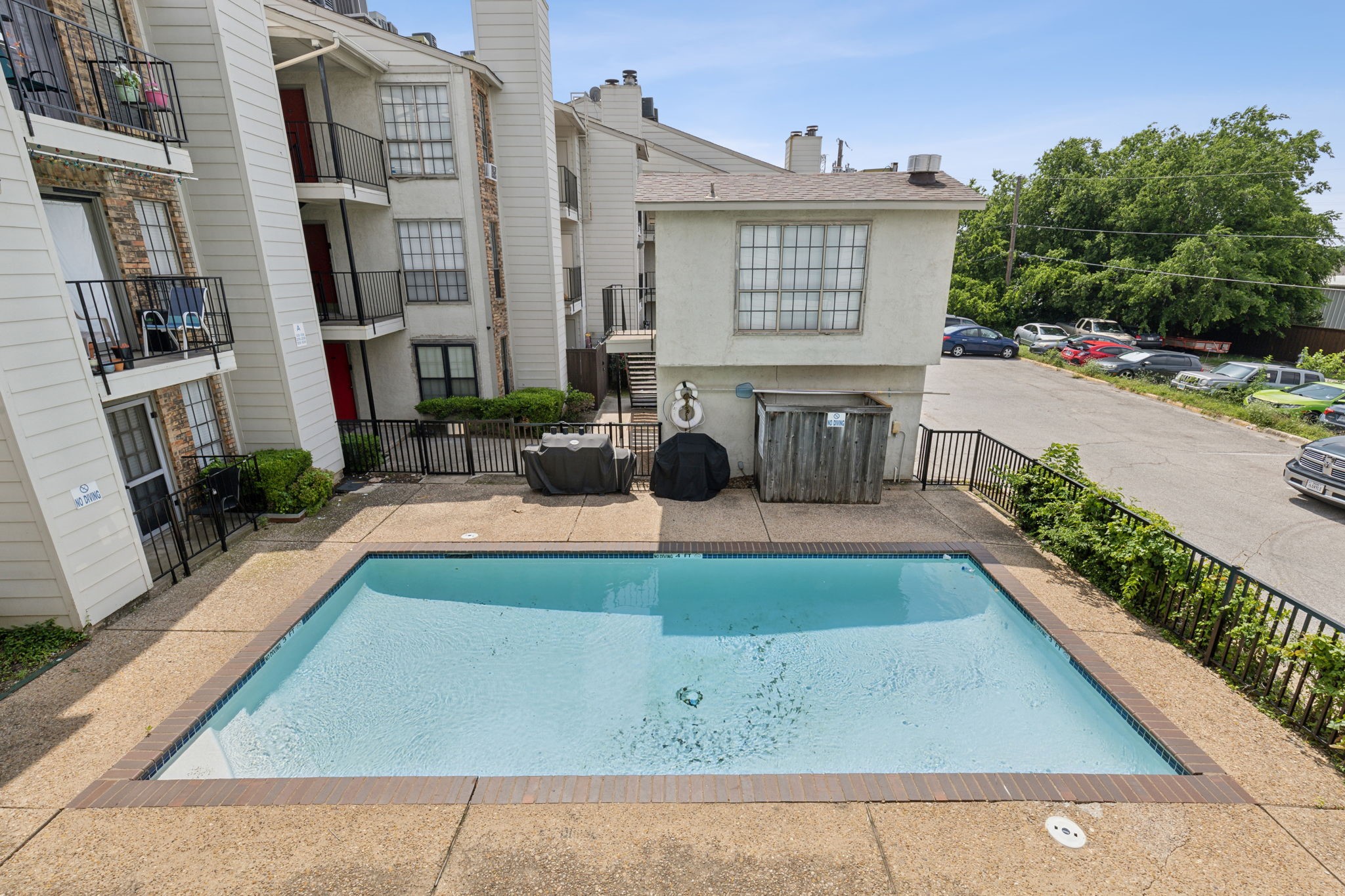 7621 Mccallum Boulevard 215