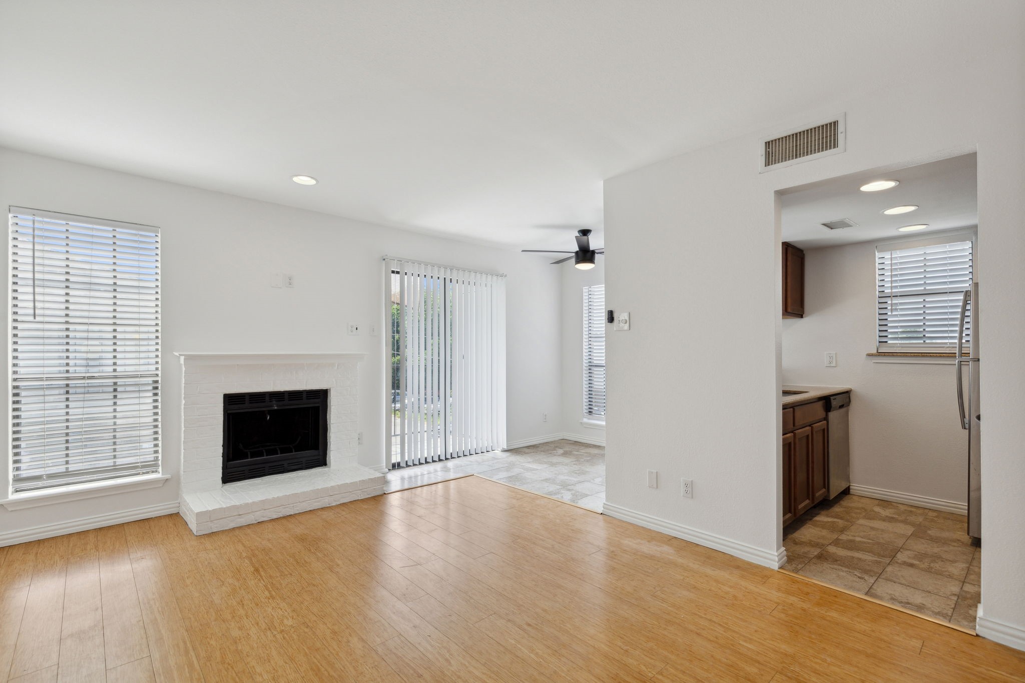 7621 Mccallum Boulevard 215