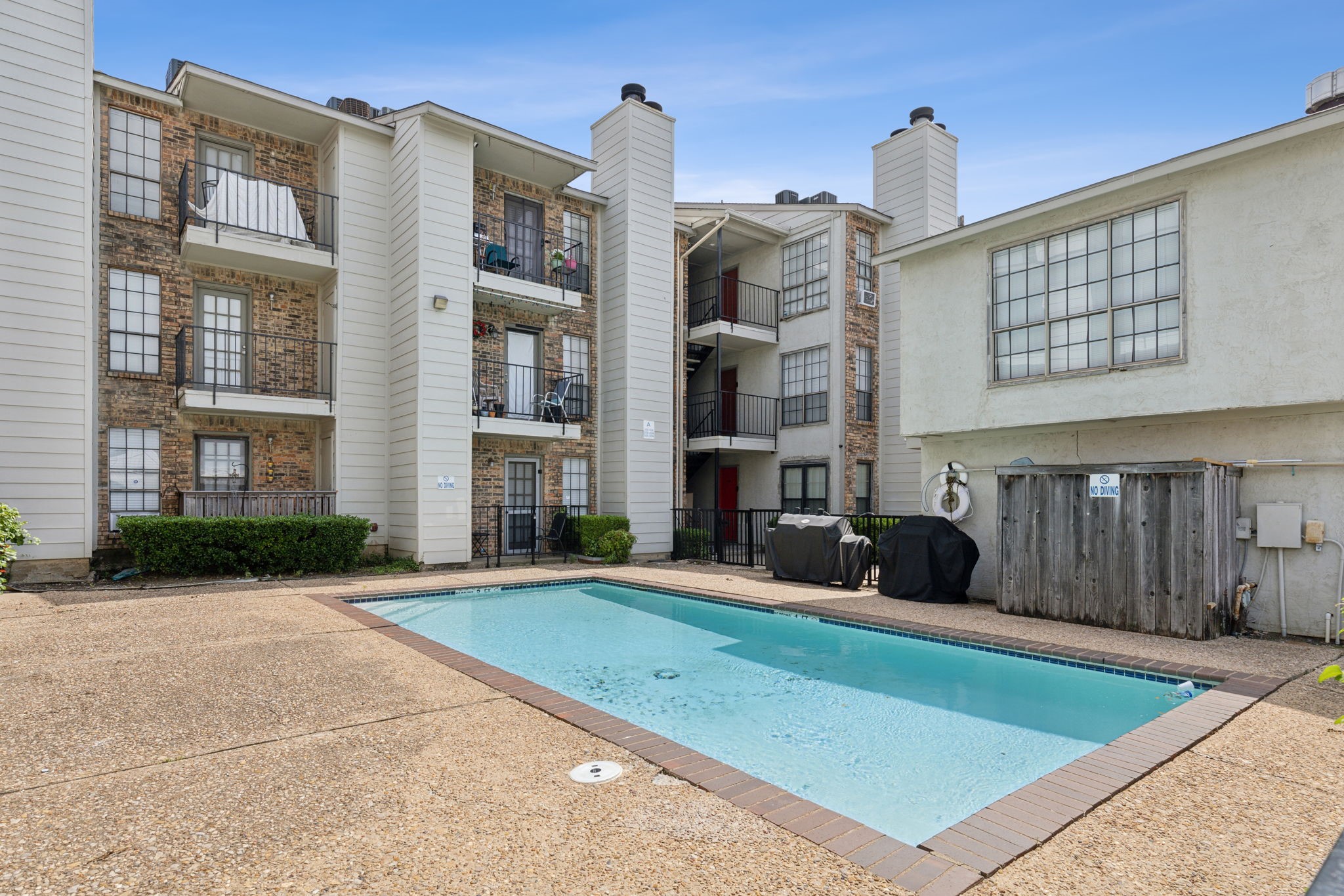 7621 Mccallum Boulevard 215