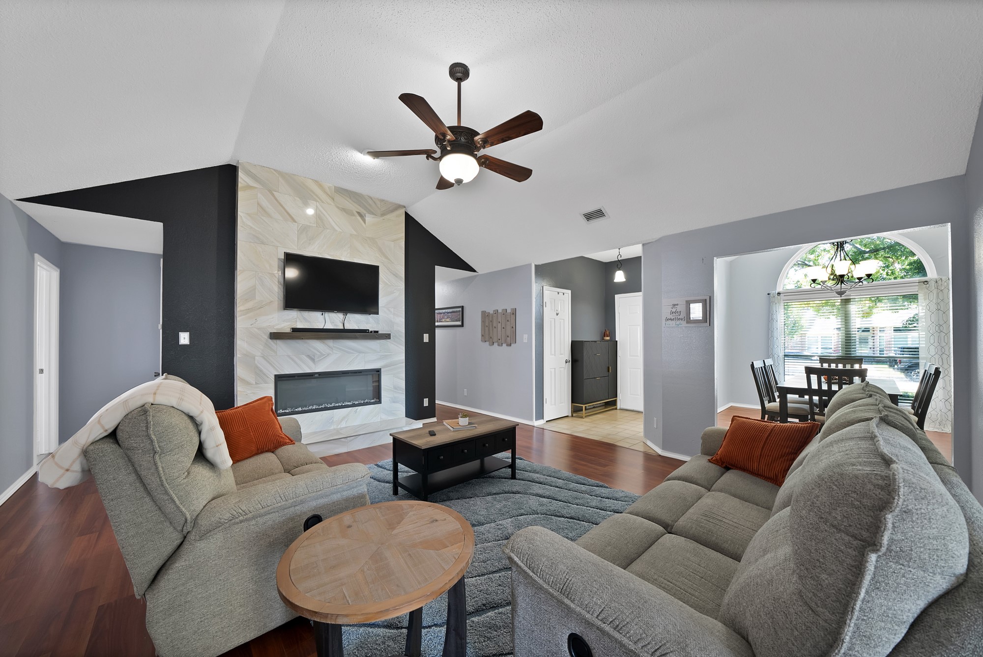 7113 Lo Chalmers Lane