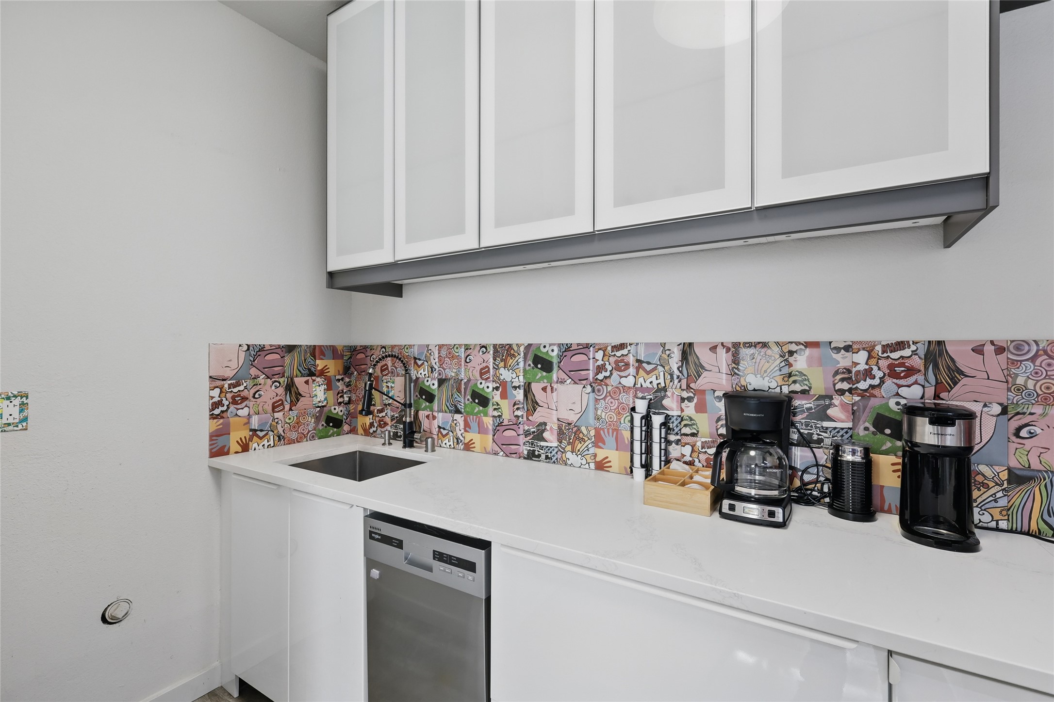 5963 Ross Avenue 202