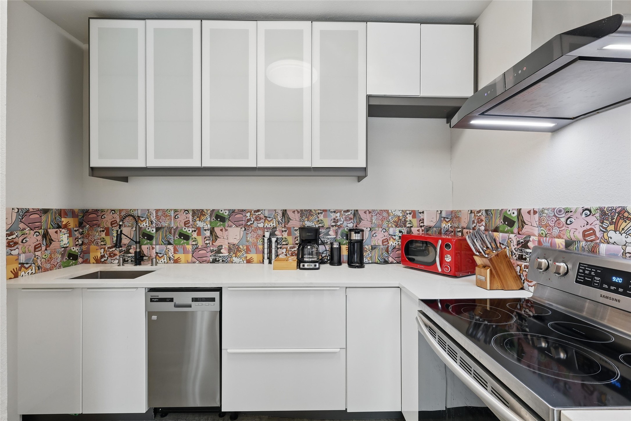 5963 Ross Avenue 202