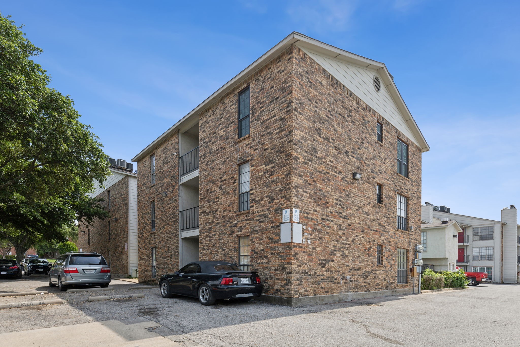 7621 Mccallum Boulevard 215