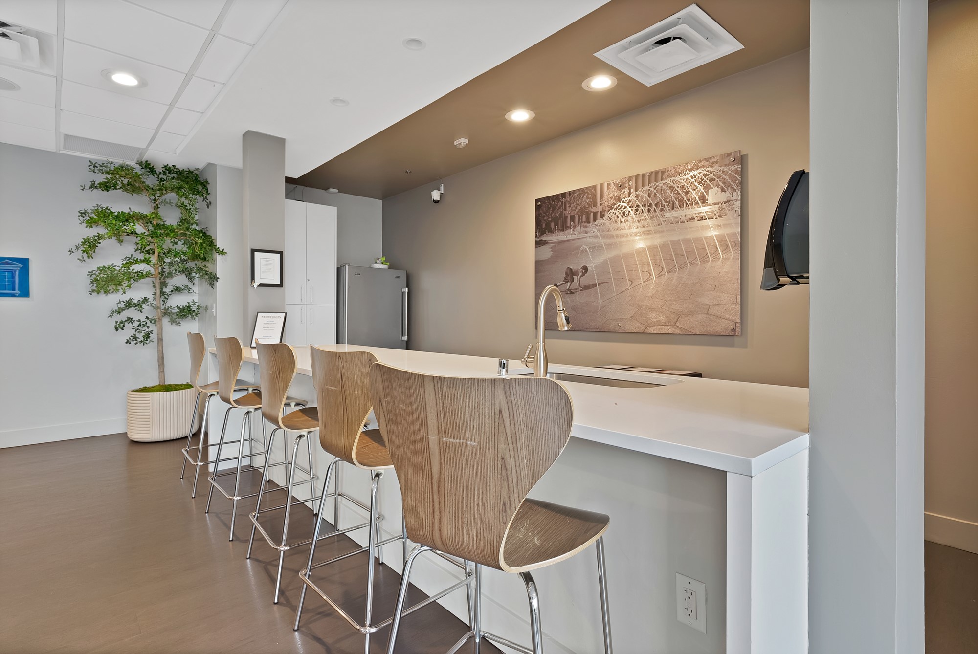 1200 Main Street 1204