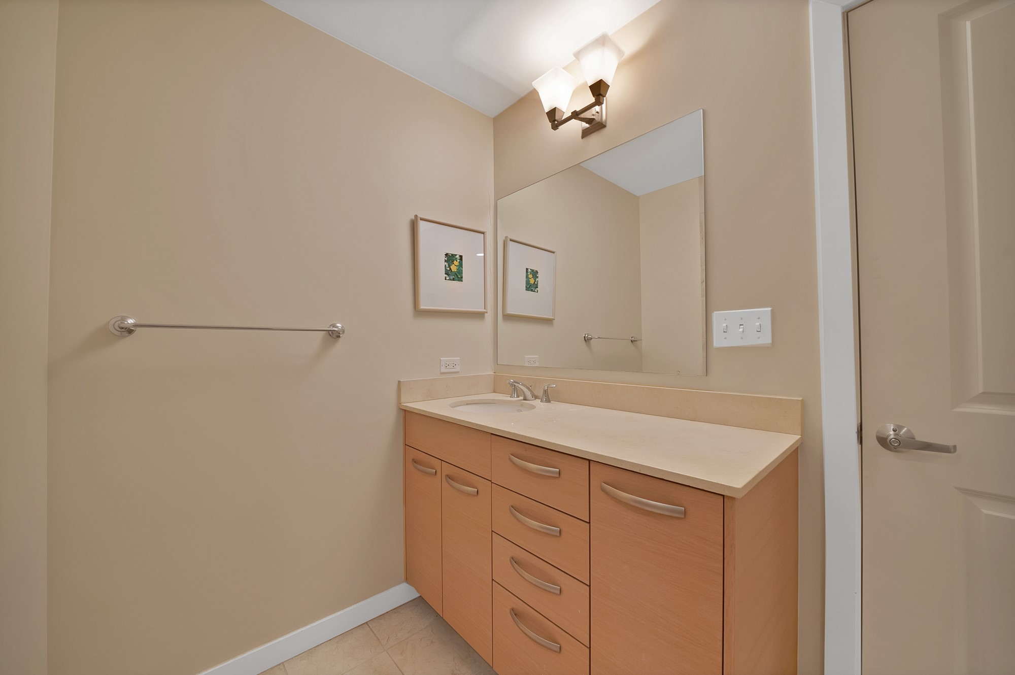 1200 Main Street 1204