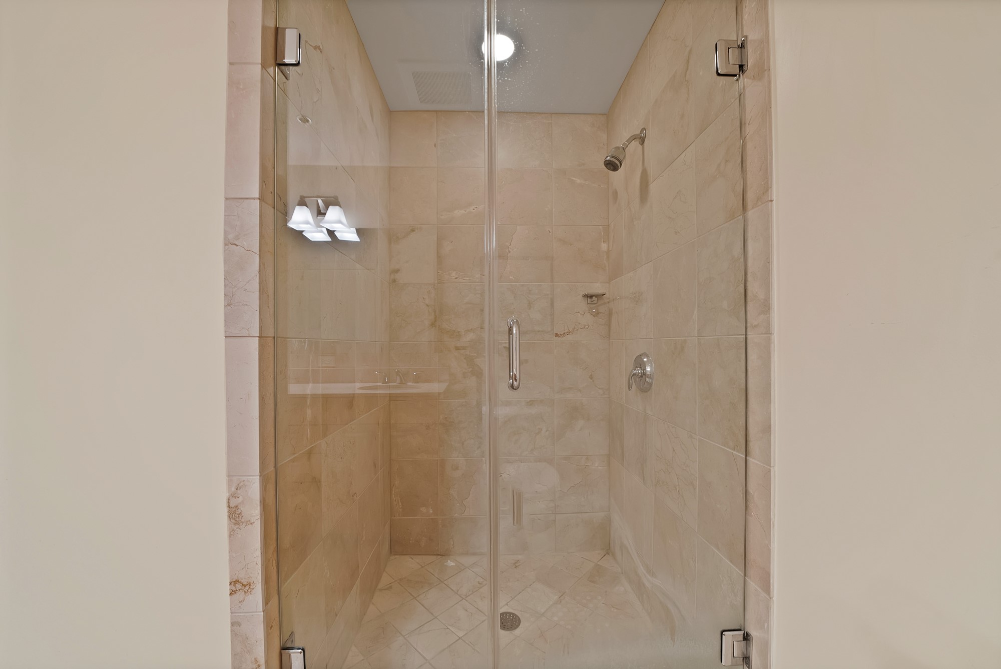 1200 Main Street 1204