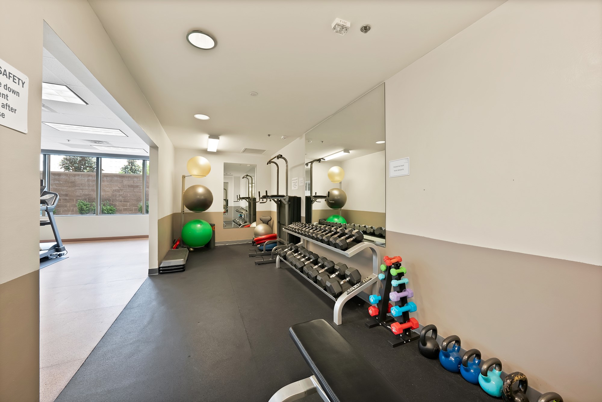 1200 Main Street 1204