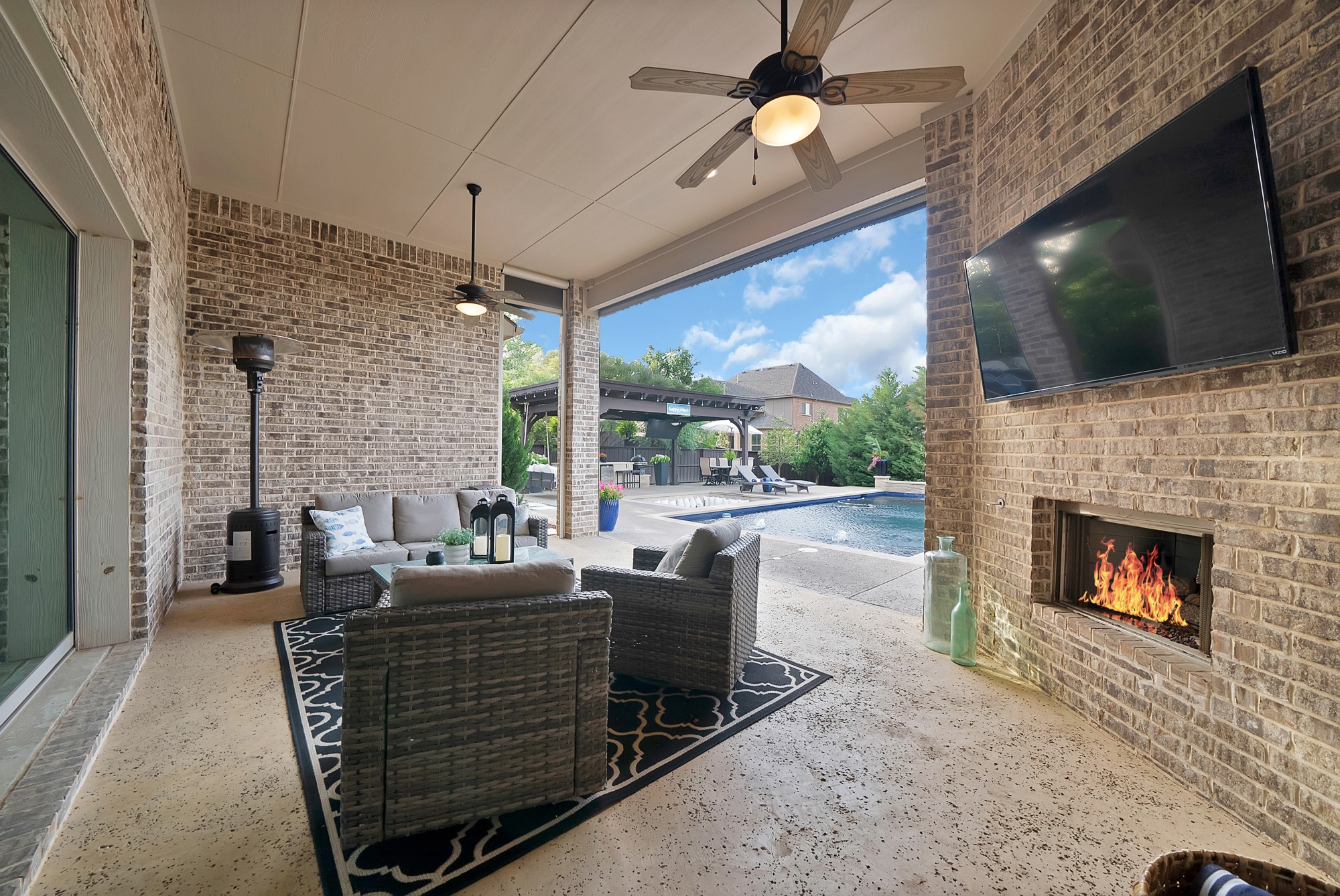 669 Meadow Creek Drive