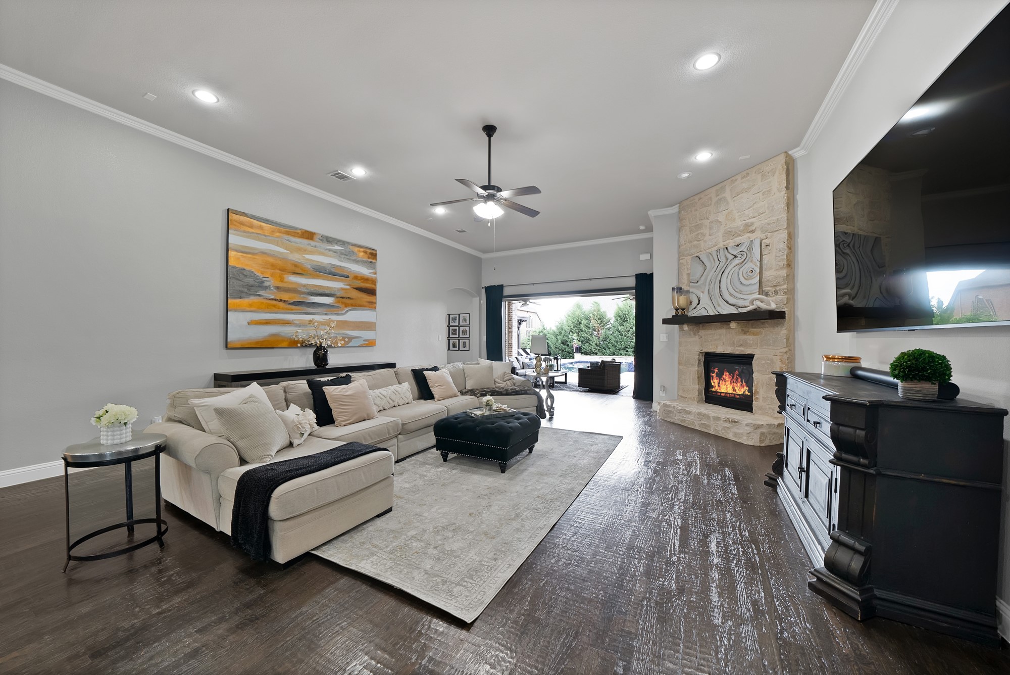 669 Meadow Creek Drive