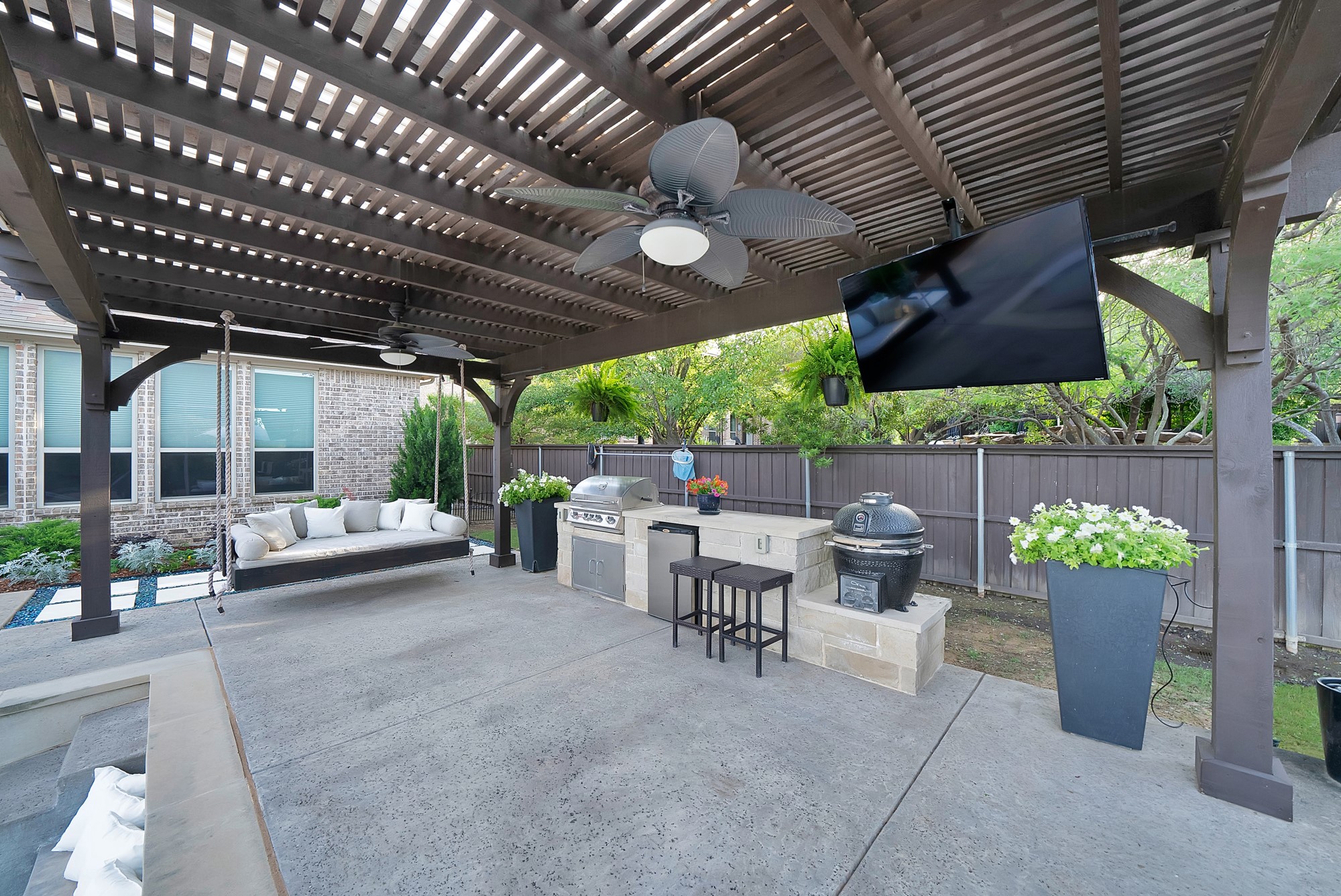 669 Meadow Creek Drive