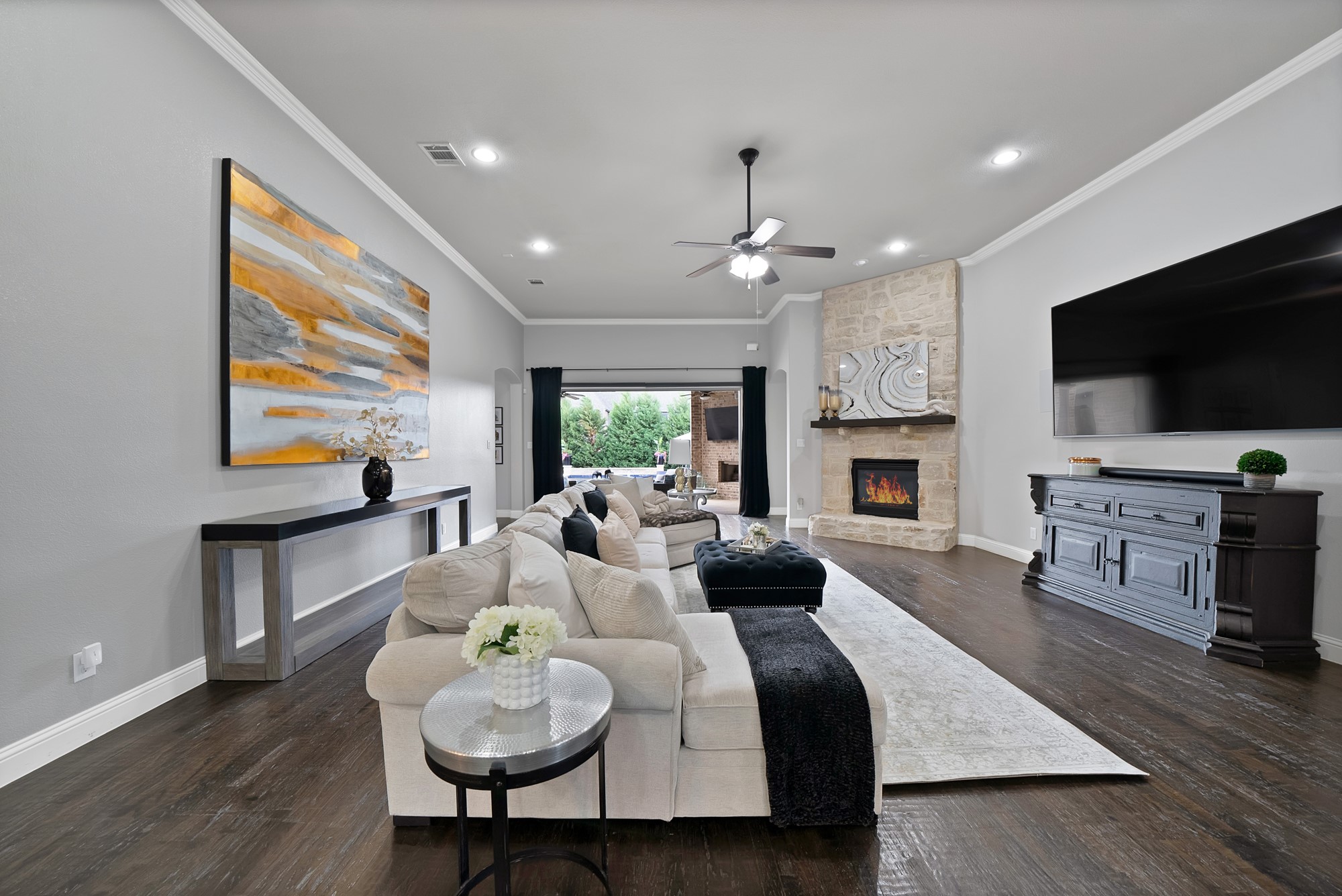 669 Meadow Creek Drive