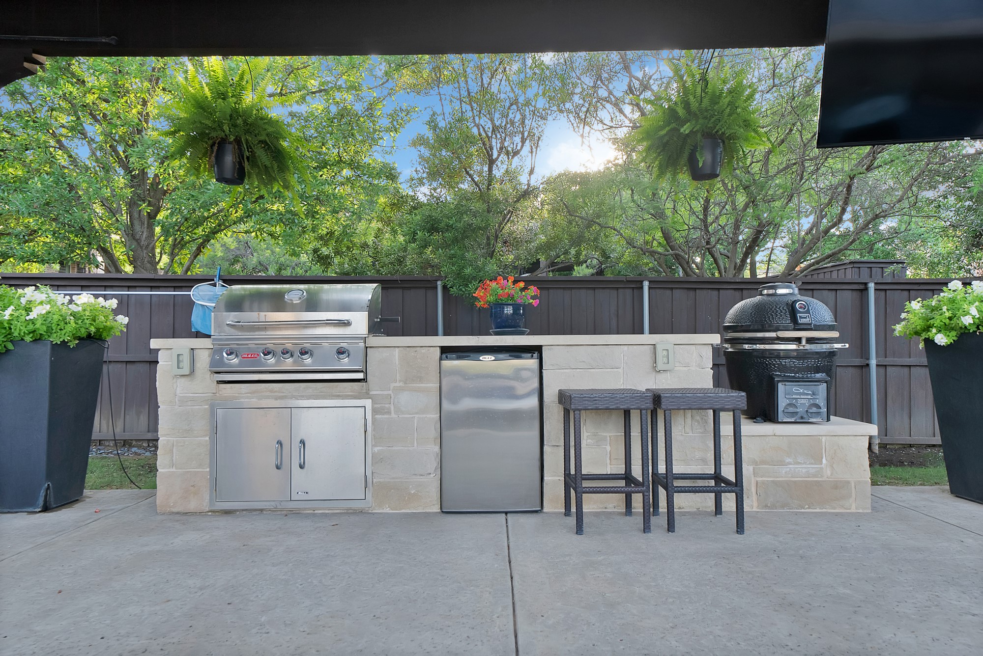 669 Meadow Creek Drive