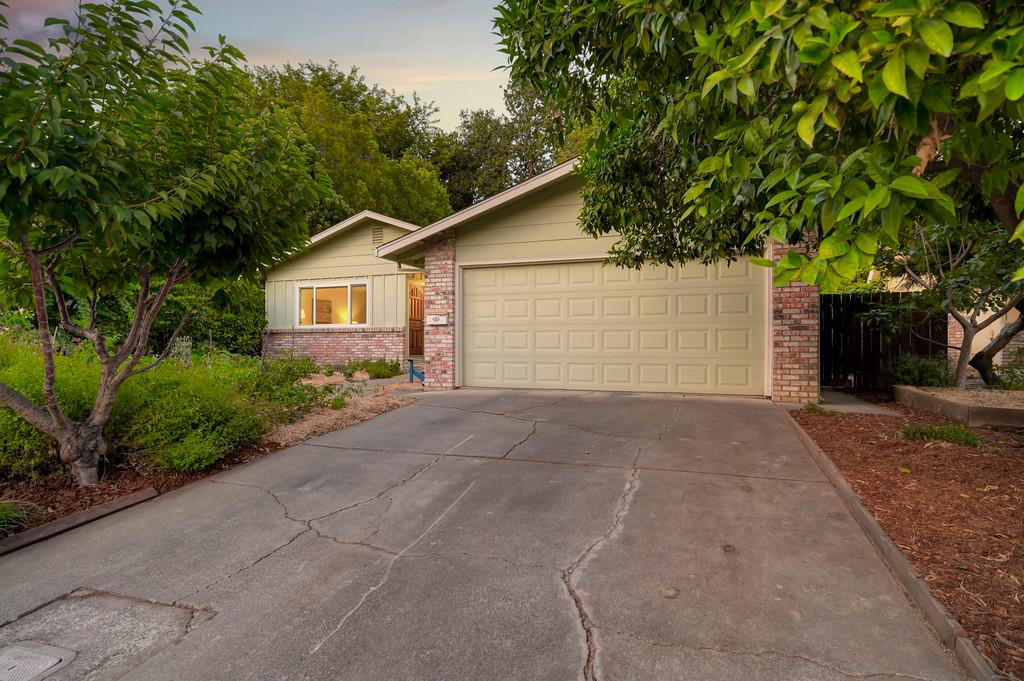 1434 Monarch Lane