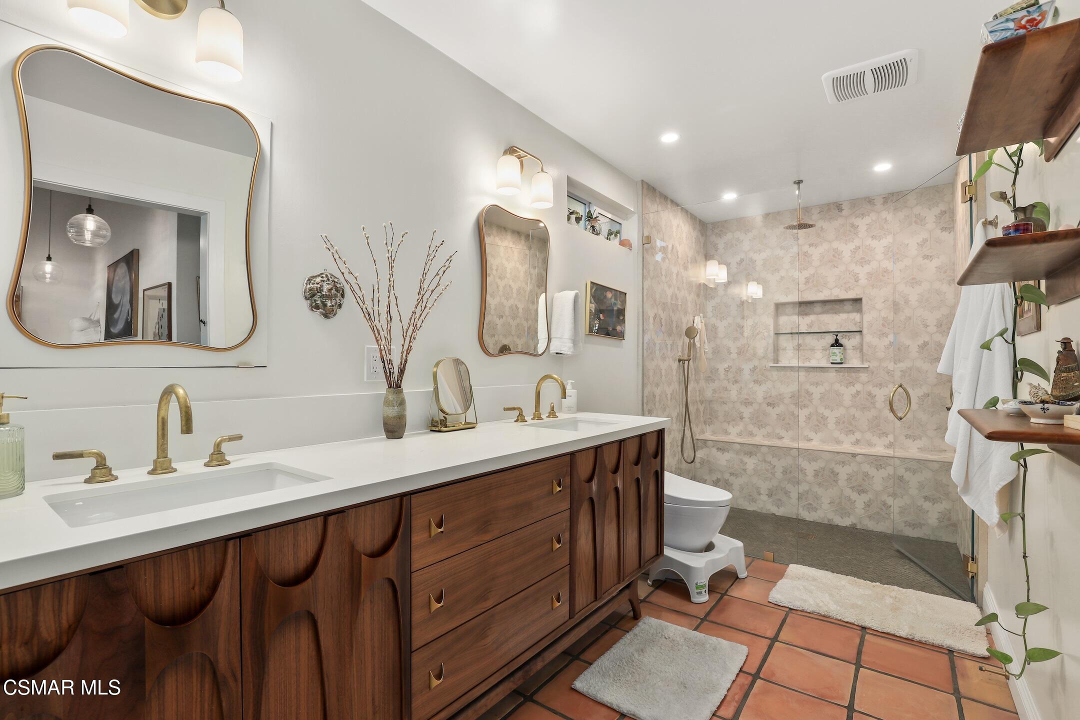 3348 Holloway Street