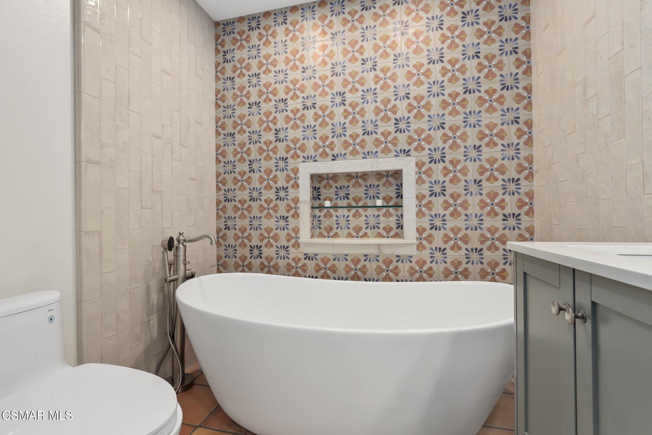 3348 Holloway Street