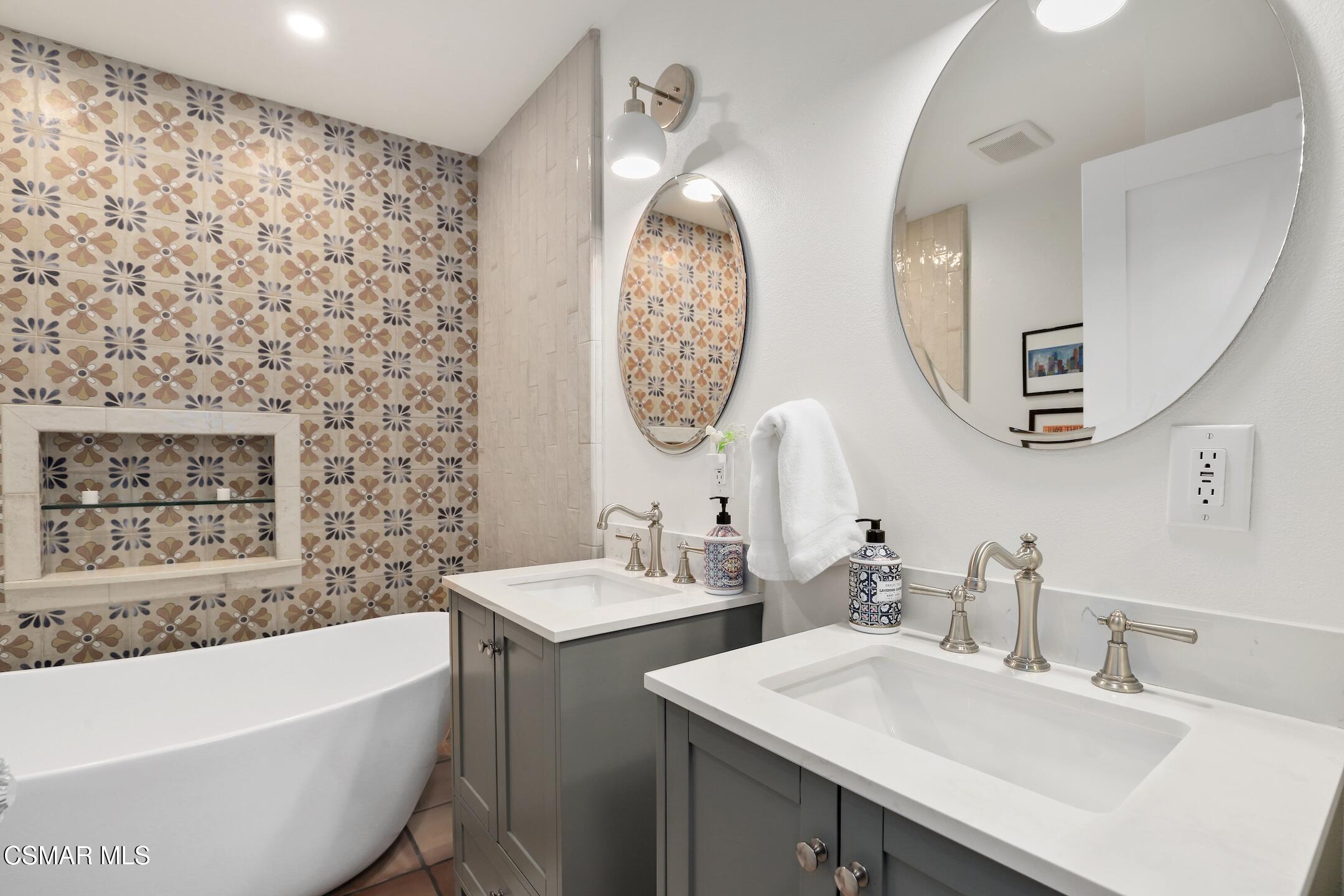 3348 Holloway Street