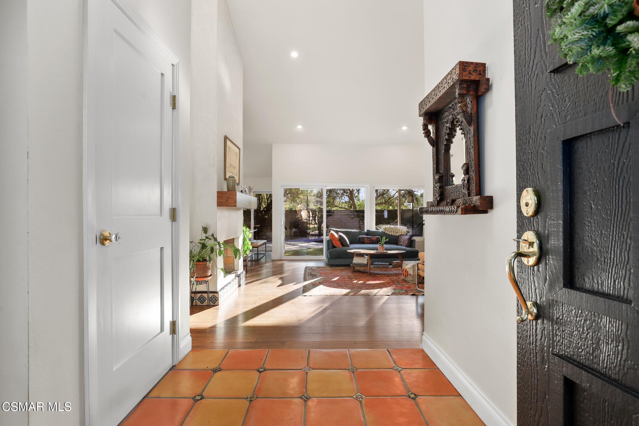 3348 Holloway Street