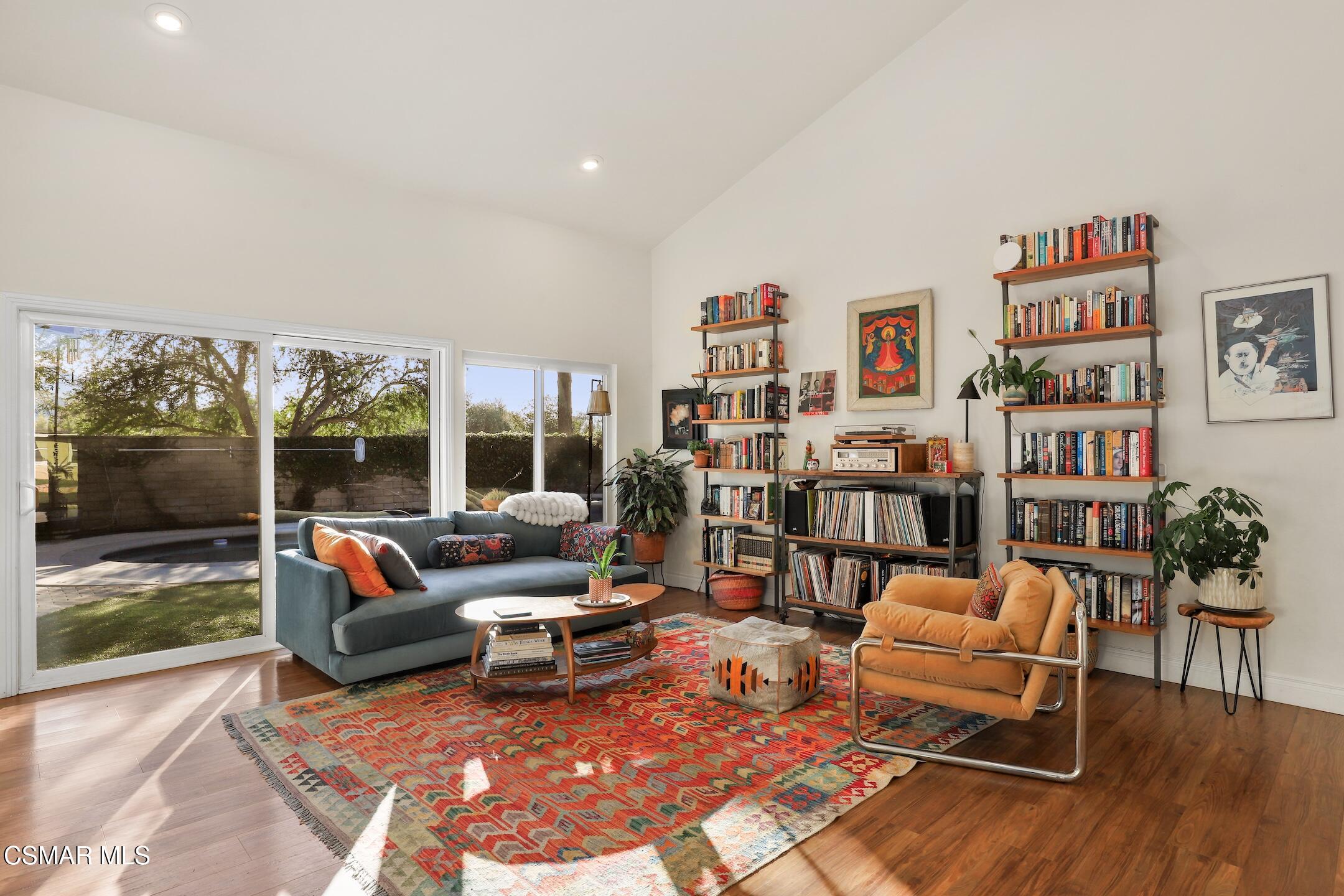 3348 Holloway Street