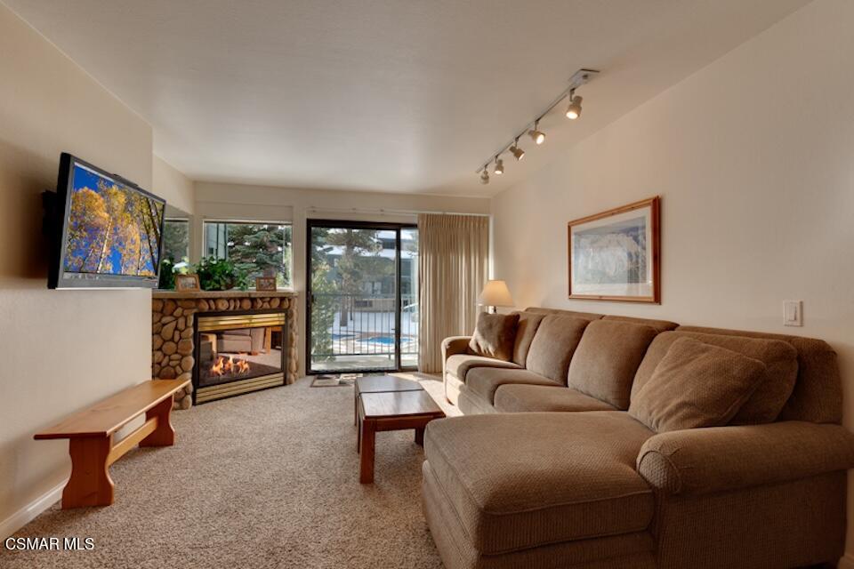 895 Canyon Boulevard, 15